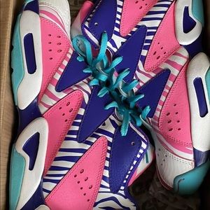 Reebok Kamikaze I Mid Girls Electro Pink/Ultima Purple-White-Neon Blue 6.5 GS